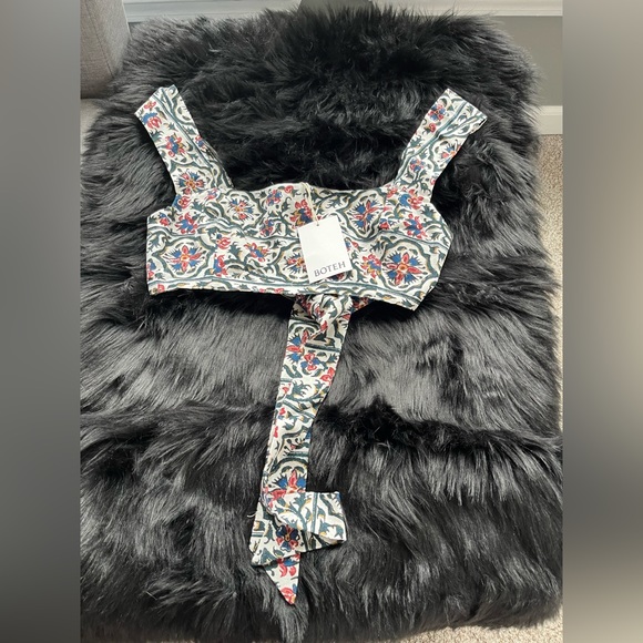 Boteh White Verbena Paisley-print Crop Top - Picture 7 of 8